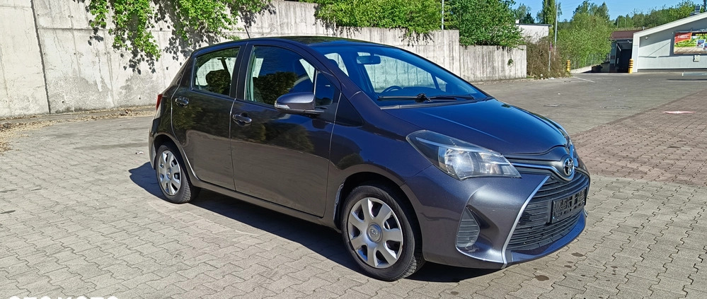Toyota Yaris cena 23999 przebieg: 270000, rok produkcji 2015 z Wałbrzych małe 277